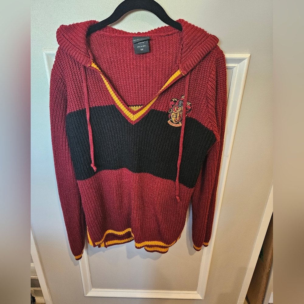 Harry Potter Hooded V-neck Gryffindor Sweater Size Small